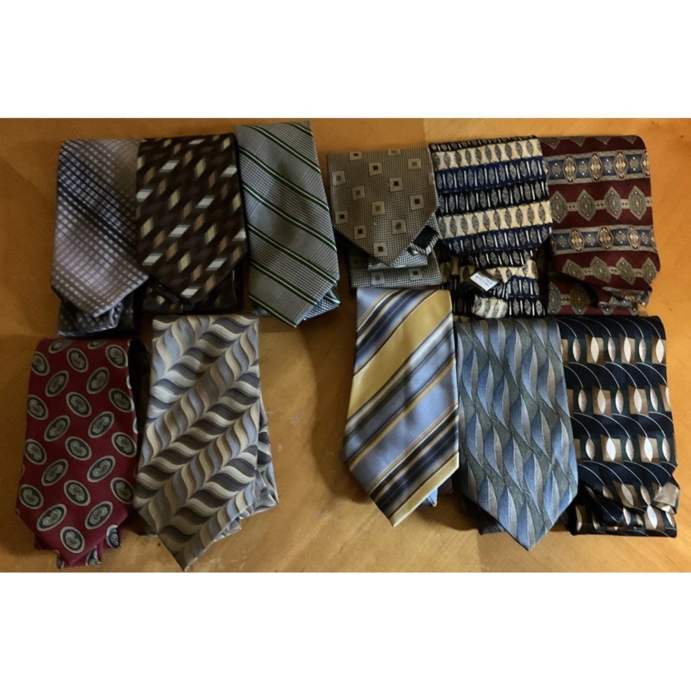 Lot Of 11 Men's‎ Silk Neck Ties, Van Heusen, IZod, Danel Craig, And More